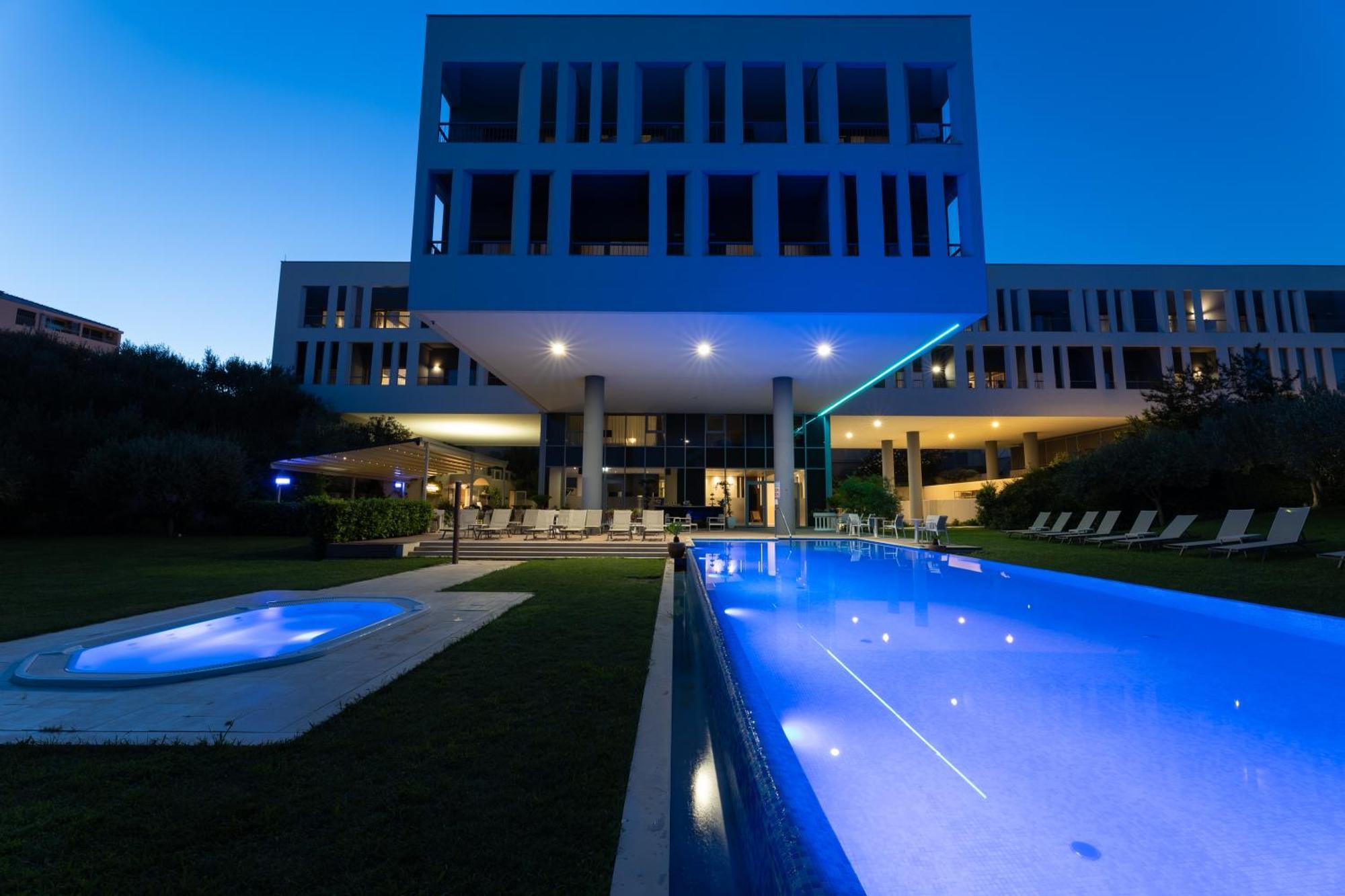 Hotel Salona Palace Eksteriør bilde