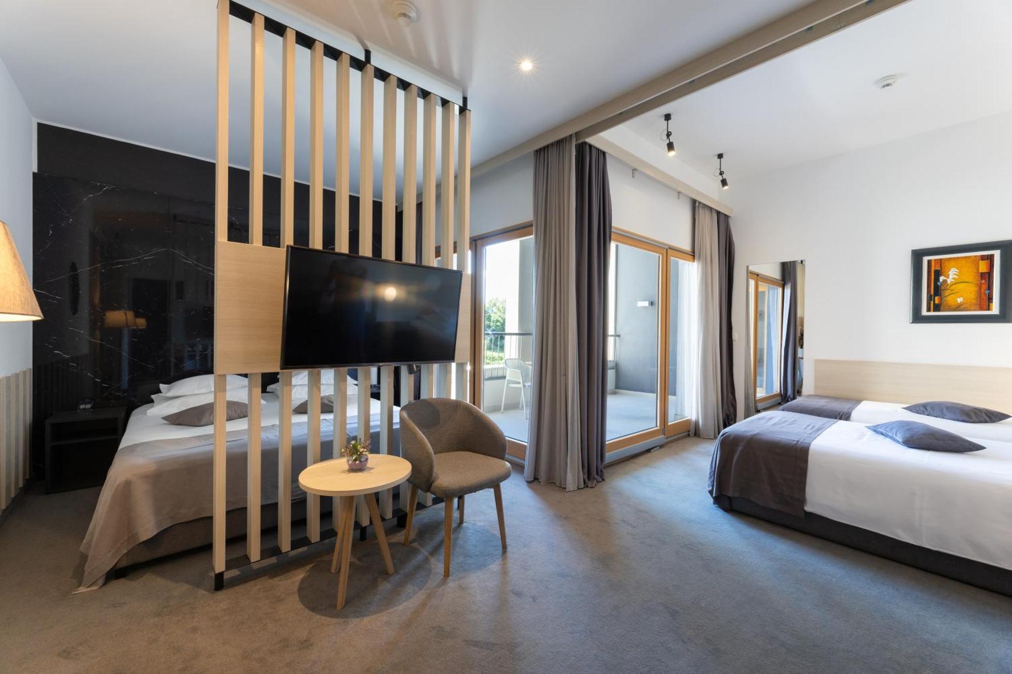 Hotel Salona Palace Eksteriør bilde