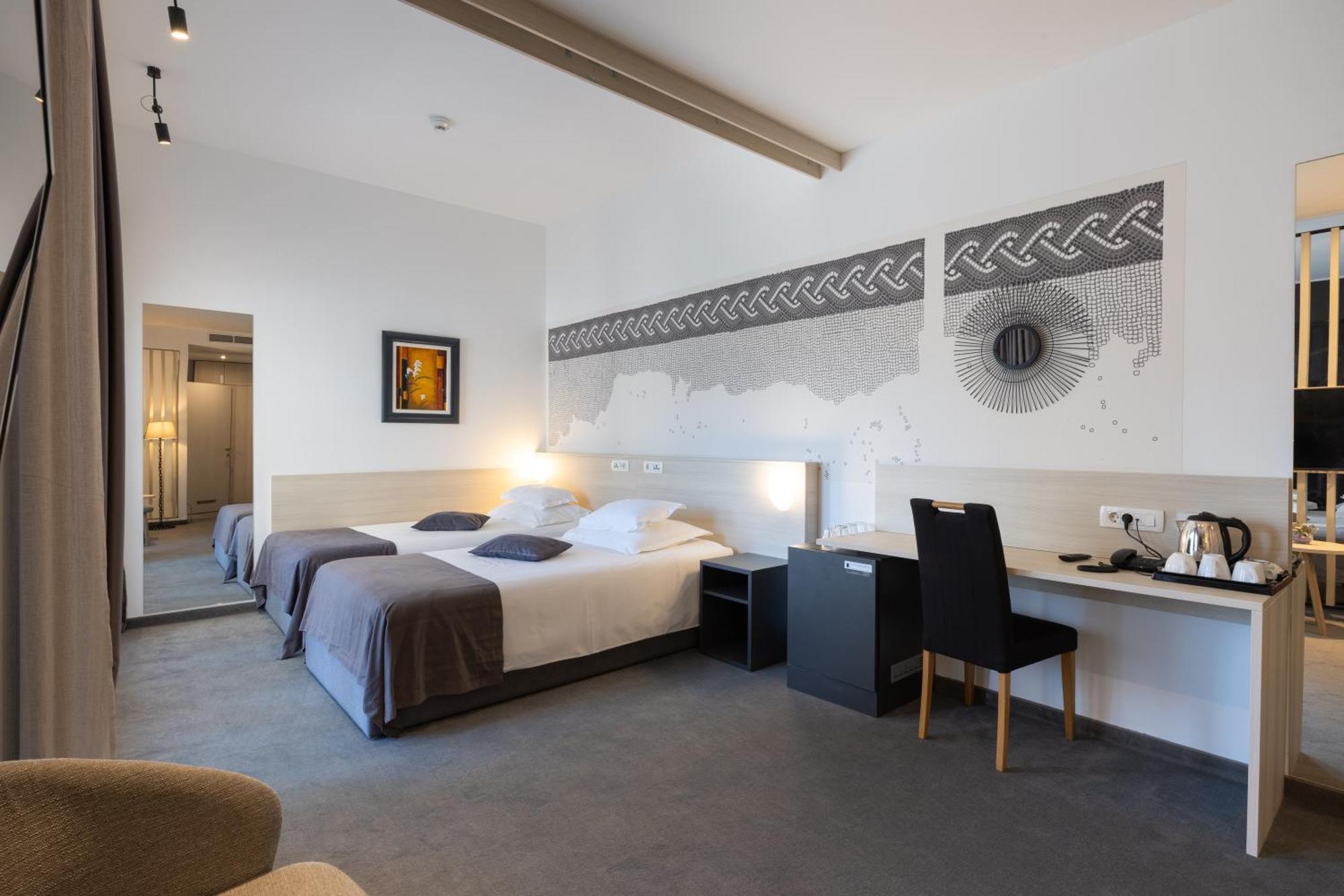 Hotel Salona Palace Eksteriør bilde