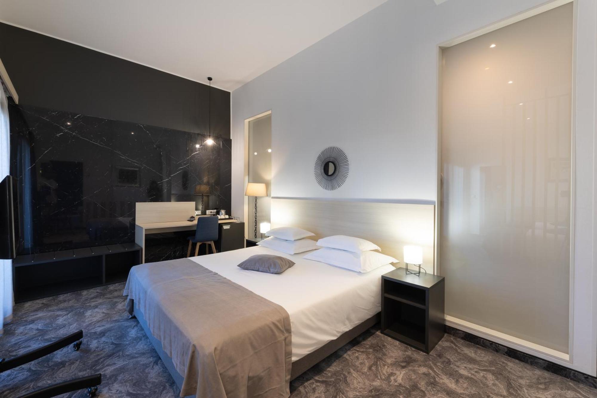 Hotel Salona Palace Eksteriør bilde