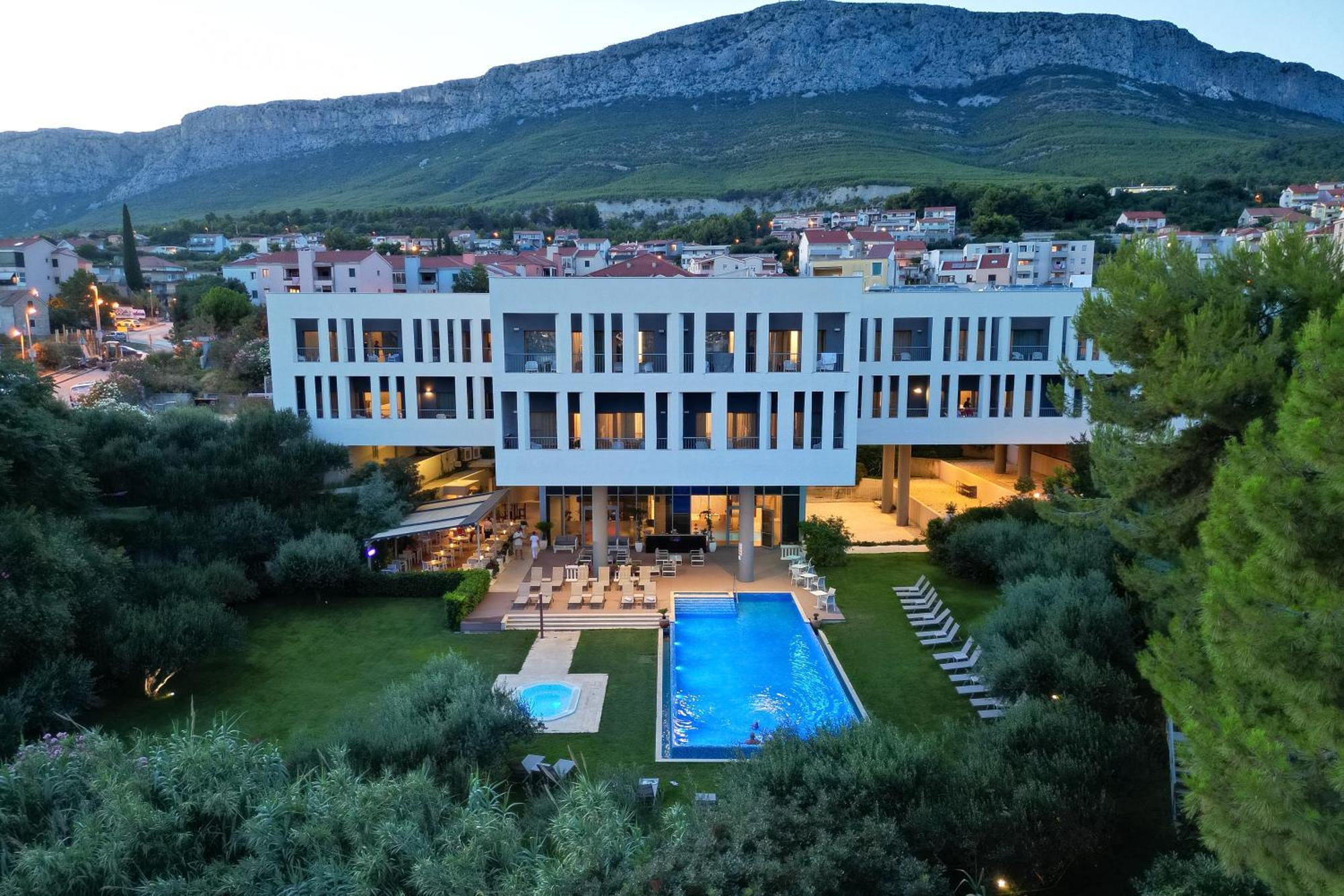 Hotel Salona Palace Eksteriør bilde